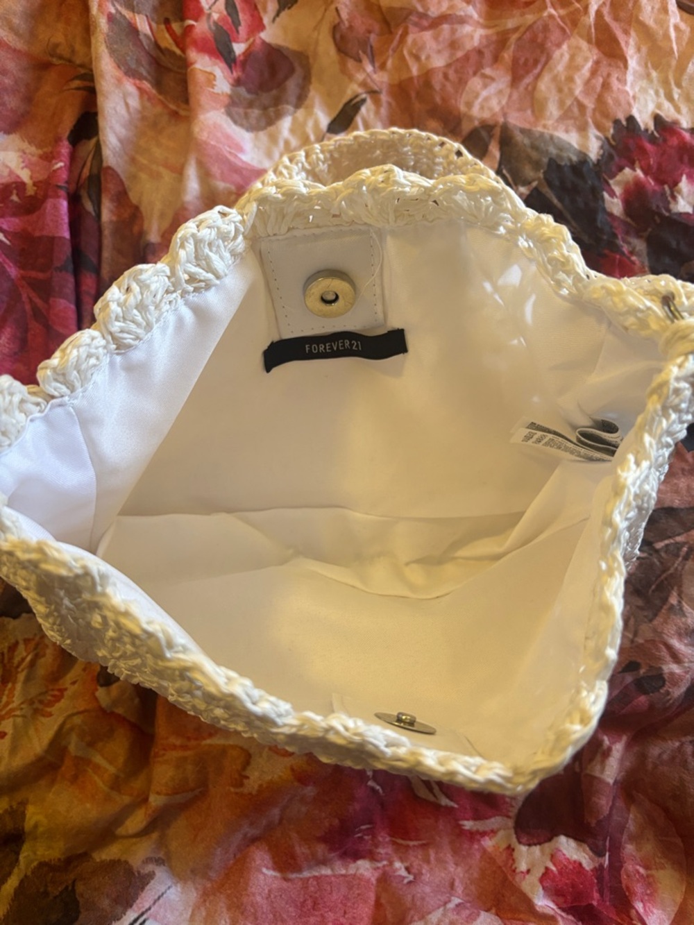 Forever 21 Woman’s Cute, White Crochet Purse, Satchel NWT - Picture 3 of 15
